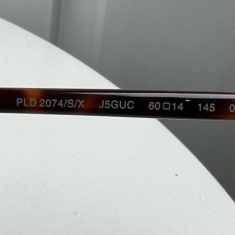 Polaroid category 	sunglasses